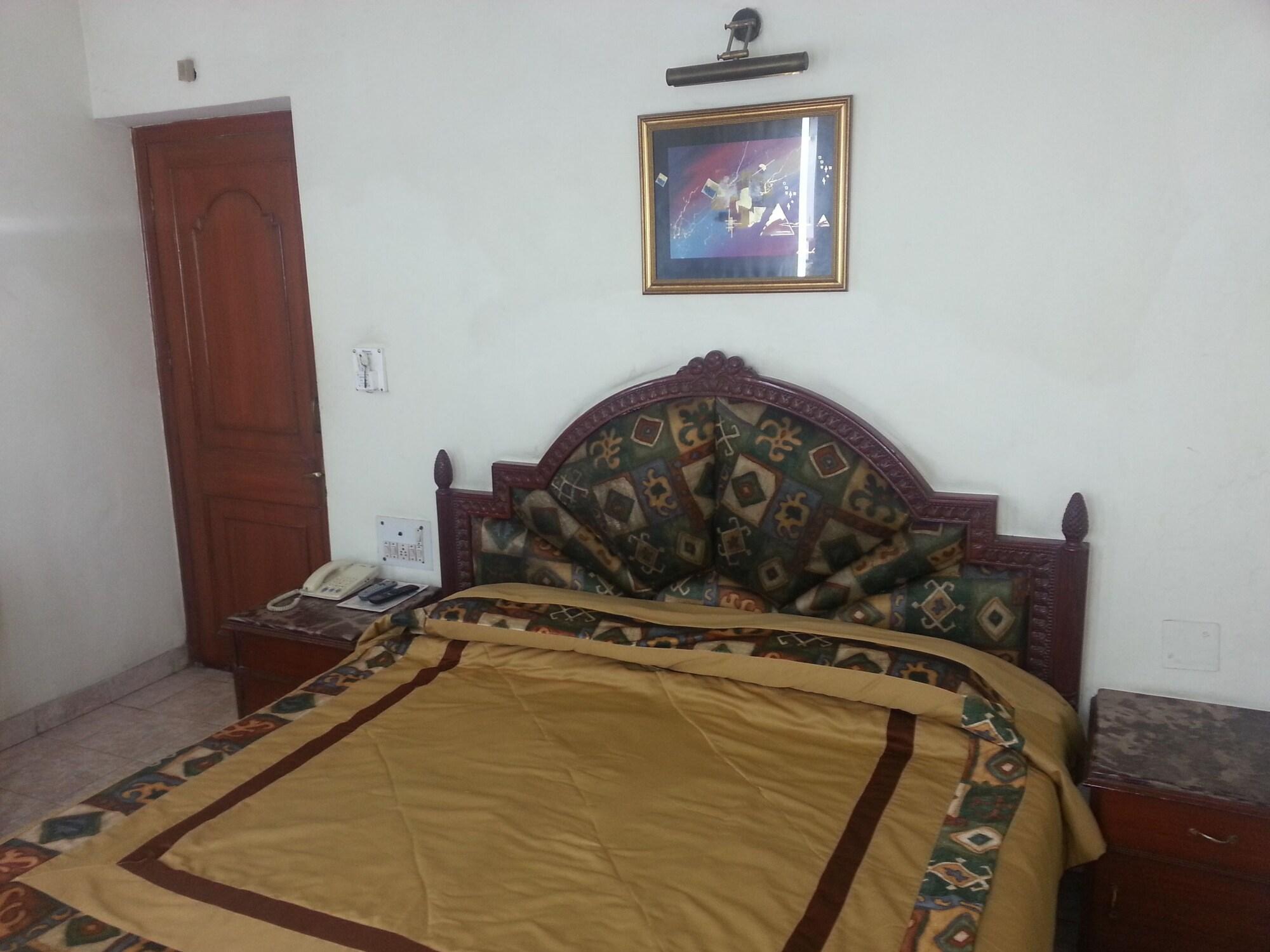 Hotel Sunshine Delhi  Buitenkant foto