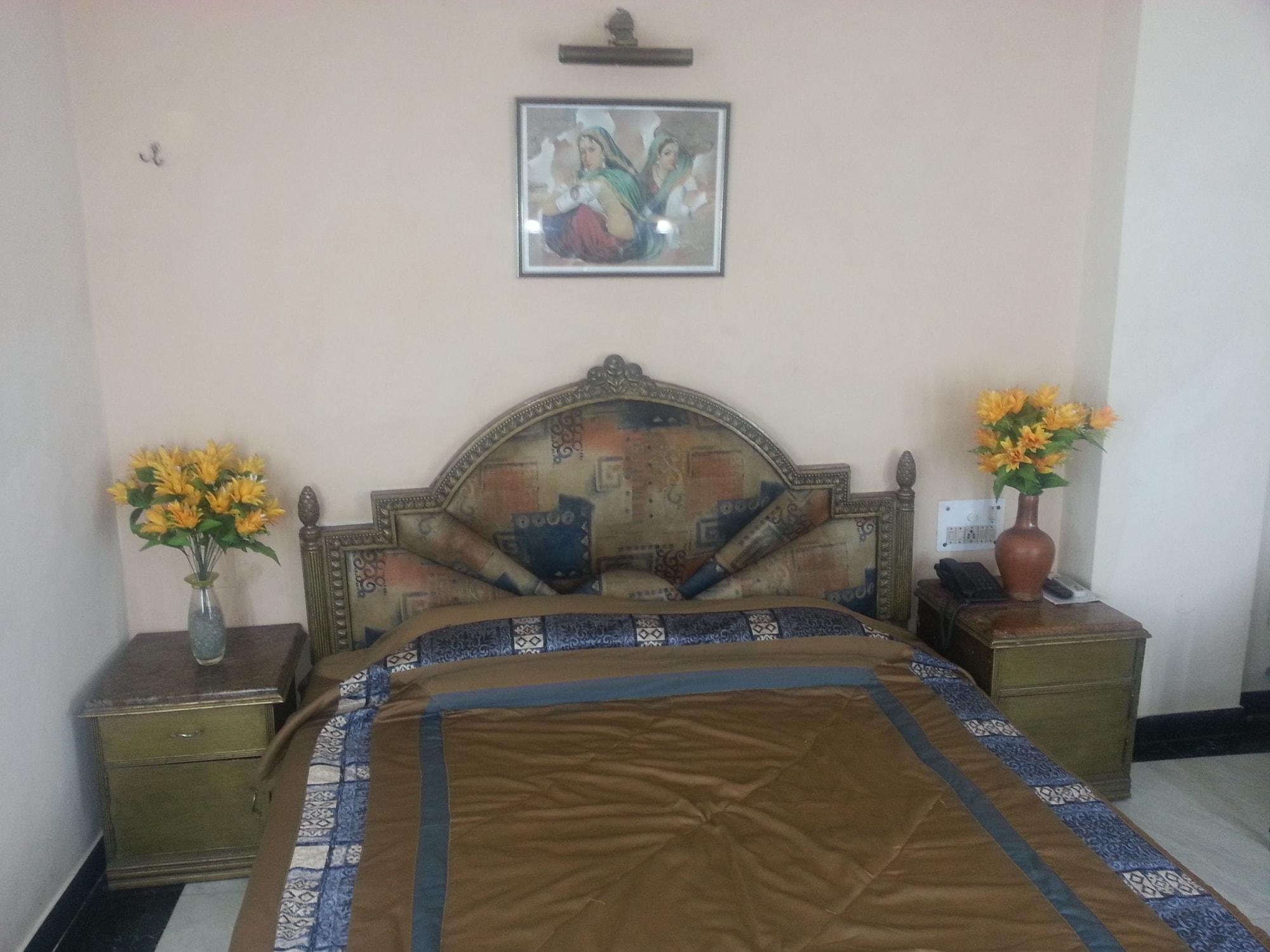Hotel Sunshine Delhi  Buitenkant foto
