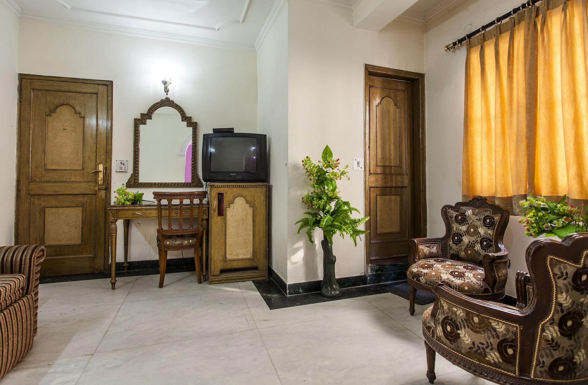 Hotel Sunshine Delhi  Buitenkant foto