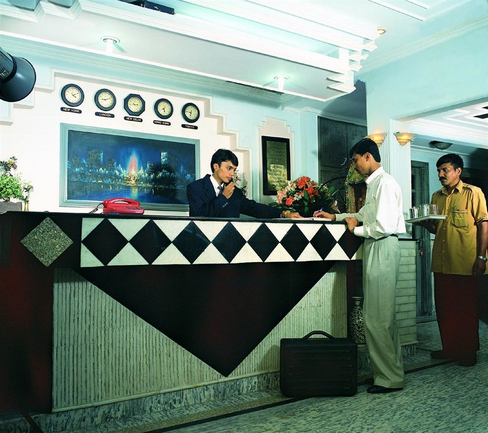Hotel Sunshine Delhi  Buitenkant foto