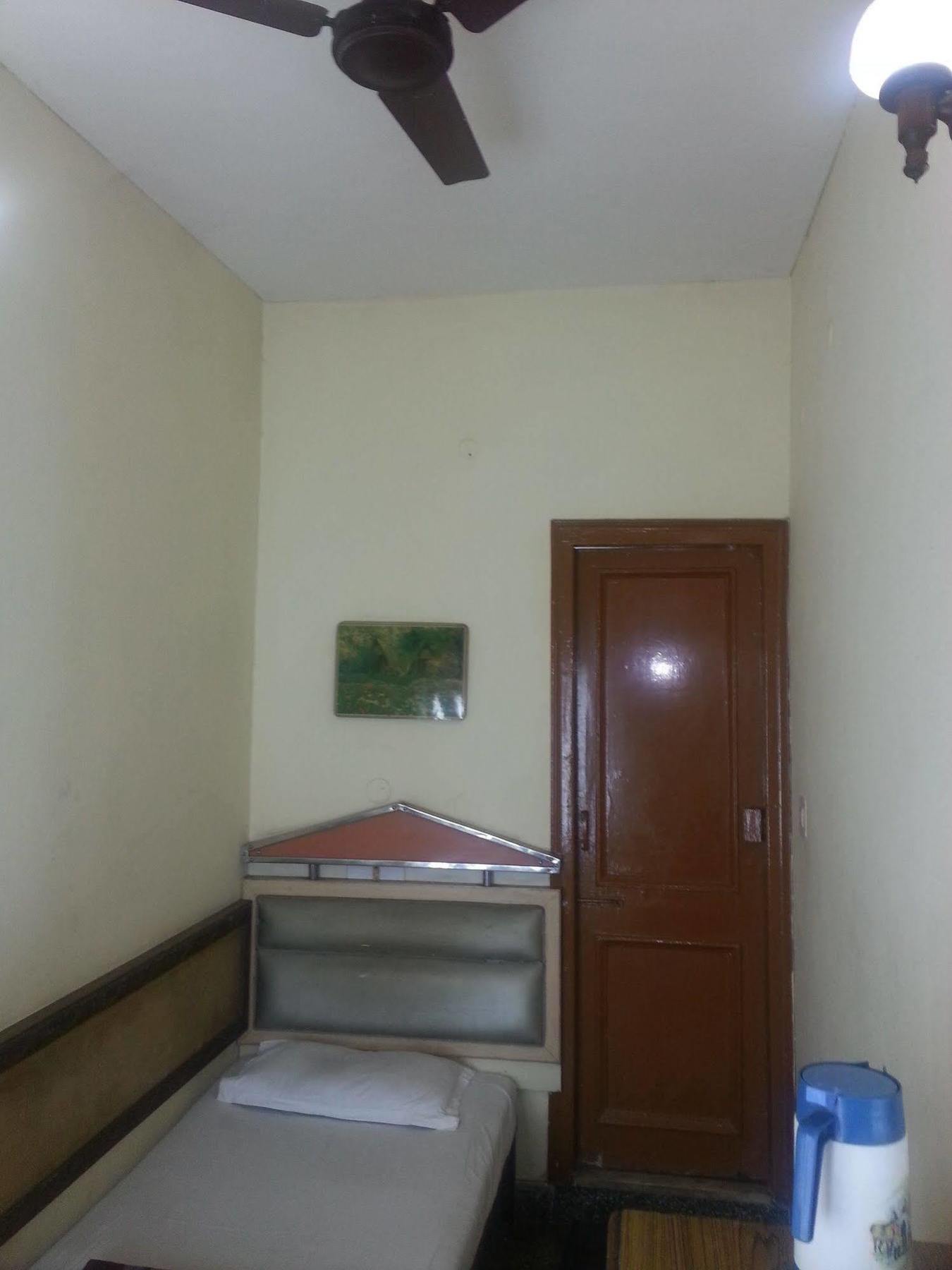 Hotel Sunshine Delhi  Buitenkant foto