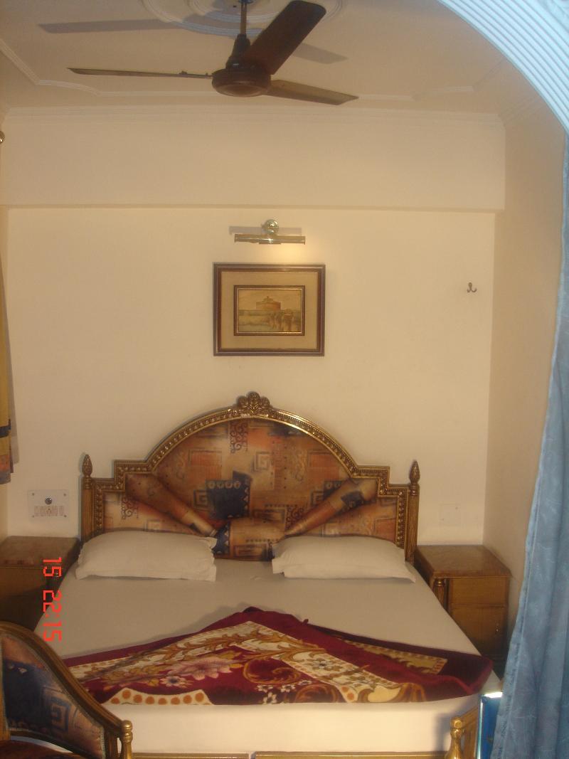 Hotel Sunshine Delhi  Buitenkant foto